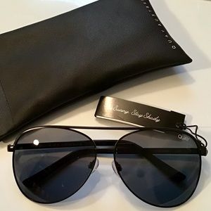 🆕 Quay Vivienne Sunglasses in Black/Smoke